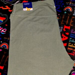 BNWT - Old Navy - Extra High-rise 7/8 Ruched Legging